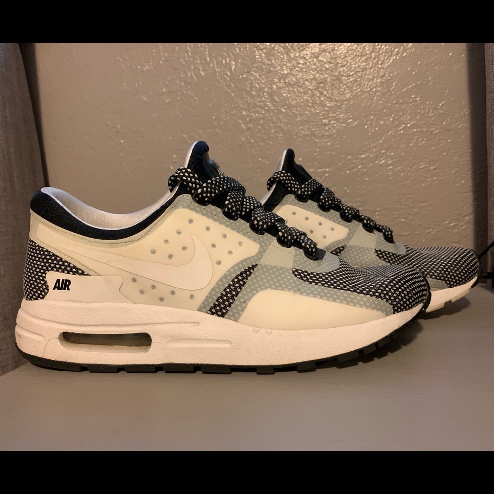 Nike Air Max Black and White